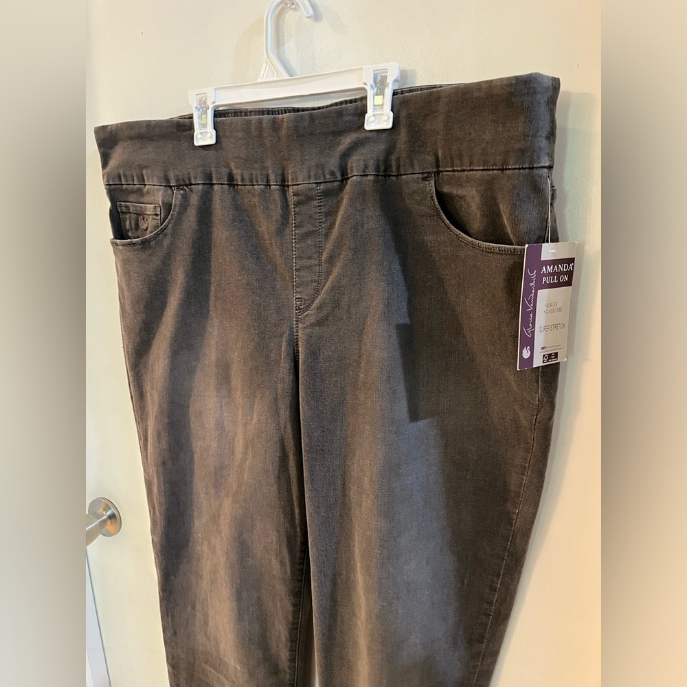 Gloria Vanderbilt Amanda jeans, size 22 long, NEW! - Picture 5 of 7